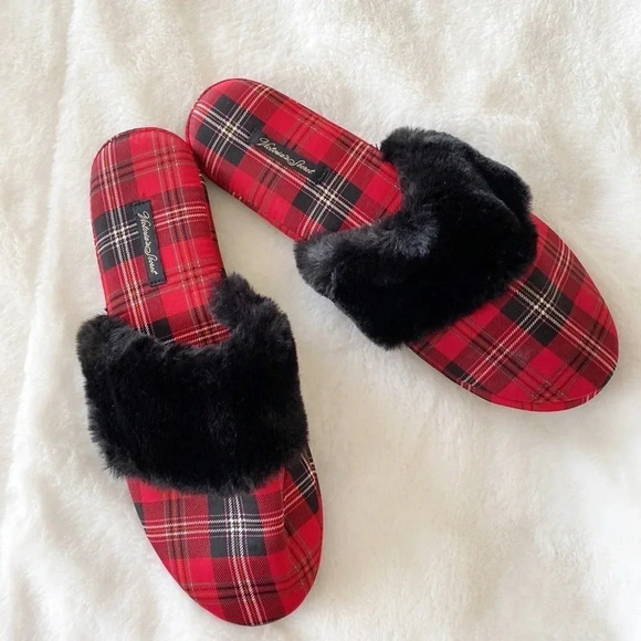 Victoria’s Secret holiday red and black plaid faux fur slide slippers NWOT sz 9 - Picture 1 of 9